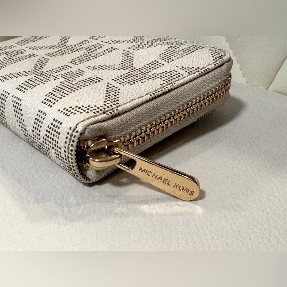 MICHAEL KORS WALLET EUC - Picture 3 of 6